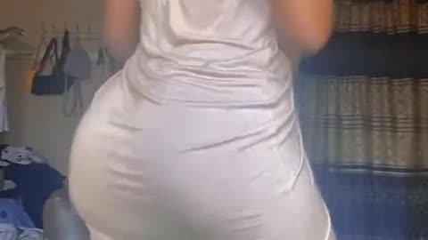 Africa girl twerking