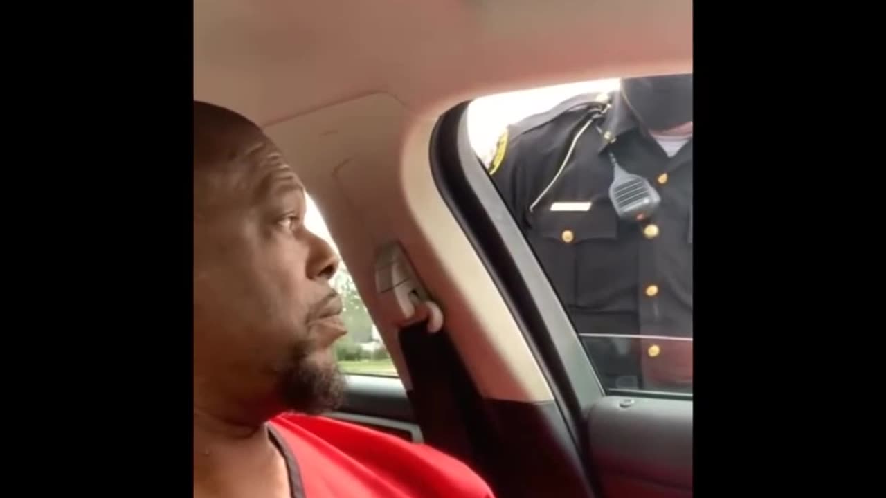 Calls Police on Black man working cuz he looks suspicious