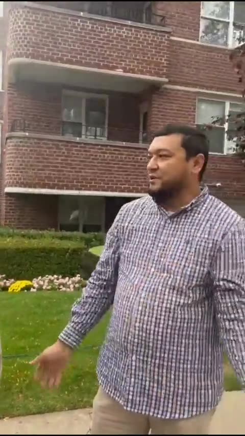 New Yorker EXPLODES on Moron tearing down Kidnapped Signs