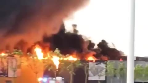 🔥🔥A massive fire in Warsaw. A shopping center in Białołęka is on fire.