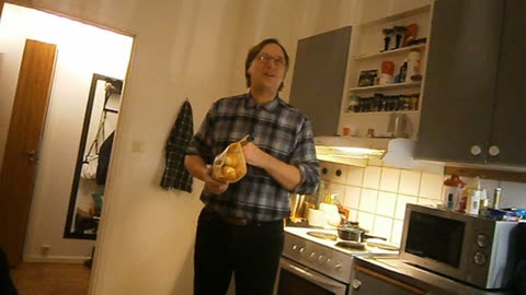 Roland, katten, sillen och äggen.
