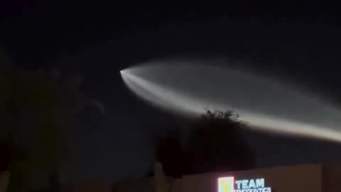 🚨#BREAKING: Thousands of people are witnessing a spectacular jellyfish vapor across night sky