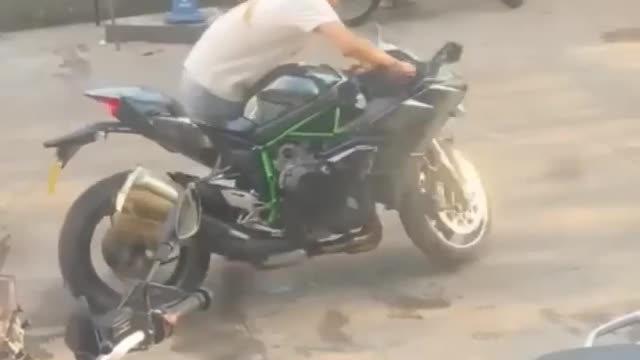 Kawasaki Ninja H2 savage moment