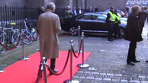 Onrechtmatige arrestaties bij afscheid op het binnenhof 2012
