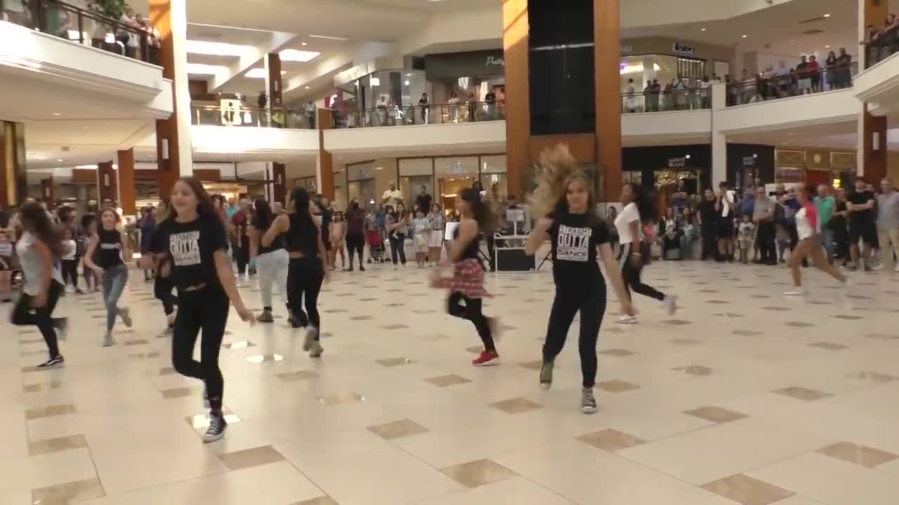 BEST FLASH MOB EVER!