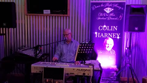 Colin Harney singing Heartaches By The Number in Boylan's Bar Ardee - 23rd September 2022