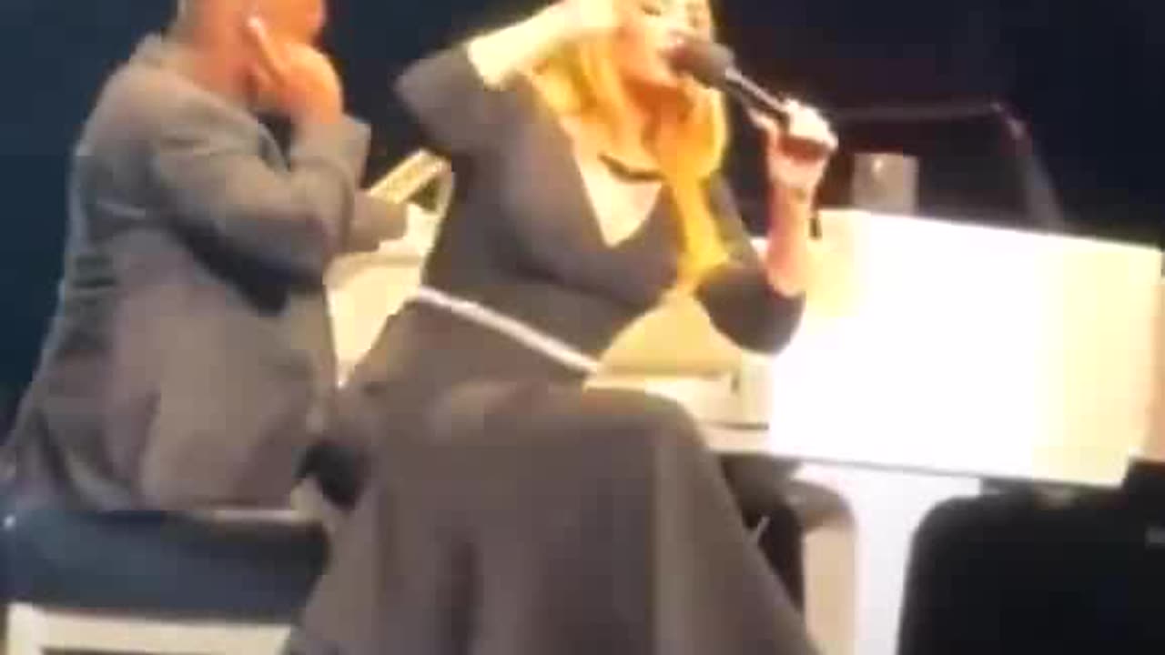 Adele launches into foul mouthed tirade!