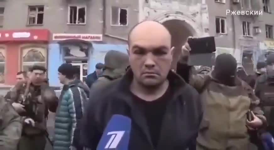 WHEN THE COMMANDER OF THE AZOV BATTALION FELL TO THE RUSSIANS, THE CROWD TRIED TO LYNCH HIM