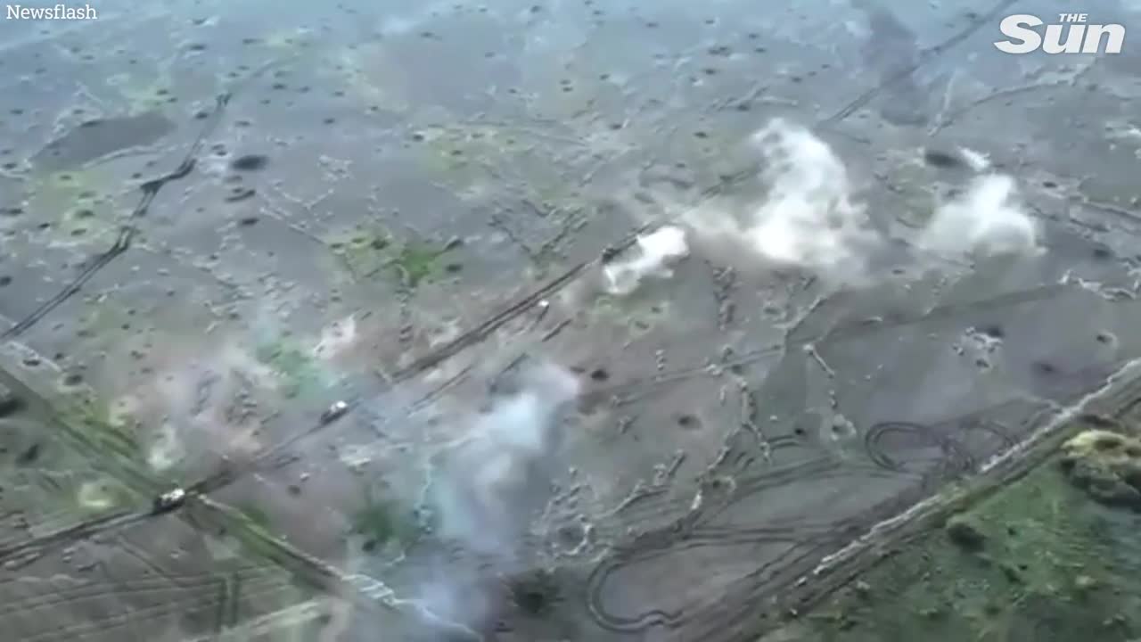 Ukrainian artillery destroys row of Russian vehicles in massive explosion