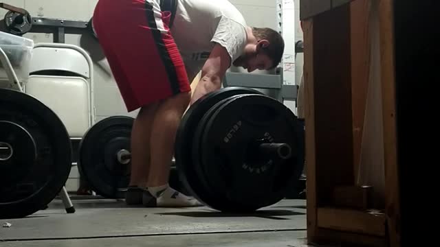 405 x 5 deadlift with staps