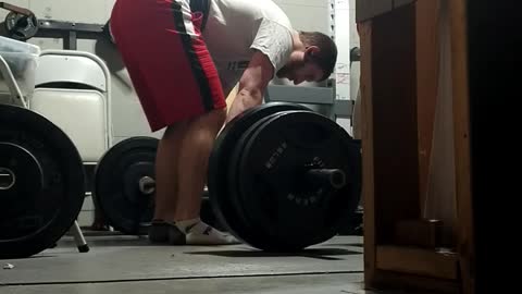 405 x 5 deadlift with staps