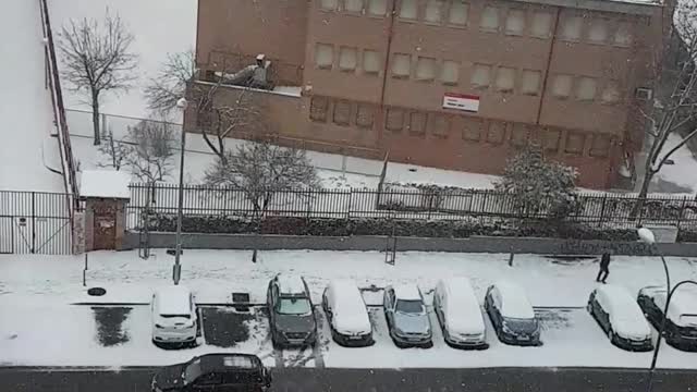 Ahora está nevando en Fuenlabrada.