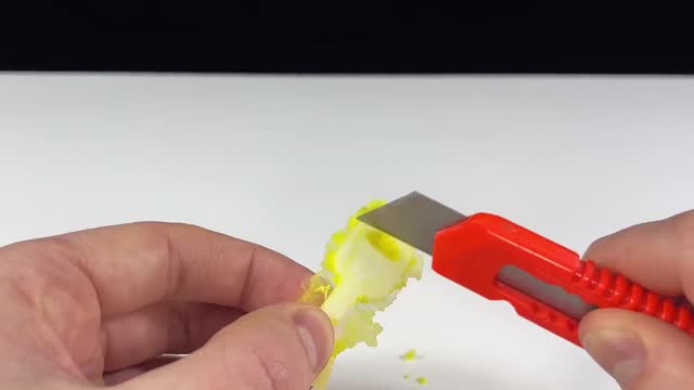 How to open a lock with super glue and baking soda