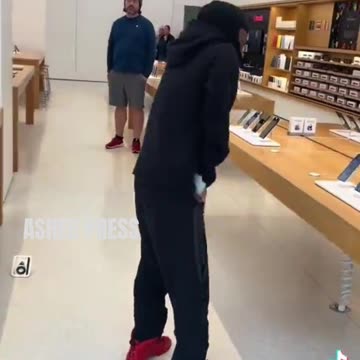 49 iPhones stolen from an Apple Store in the Bay Area