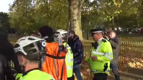 THE MASKED MEN AND WALA EJECTED FROM SPEAKERS CORNER #METPOLICE