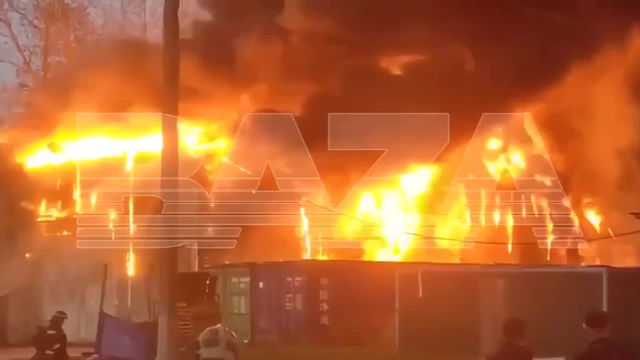 🔥 A warehouse with car parts is on fire near Moscow!