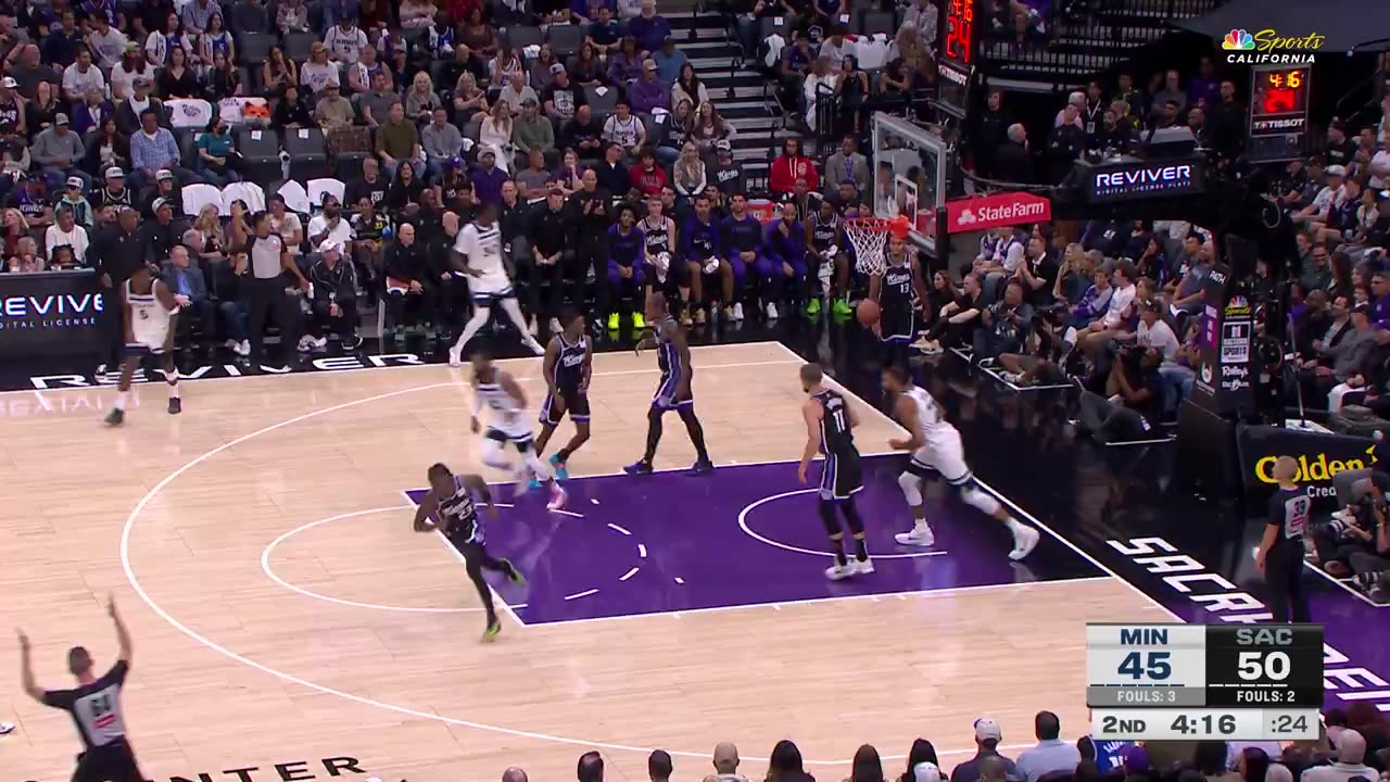 NBA - Julius Randle is FEELING it. He's got 22 first-half points in his second game with Minnesota!