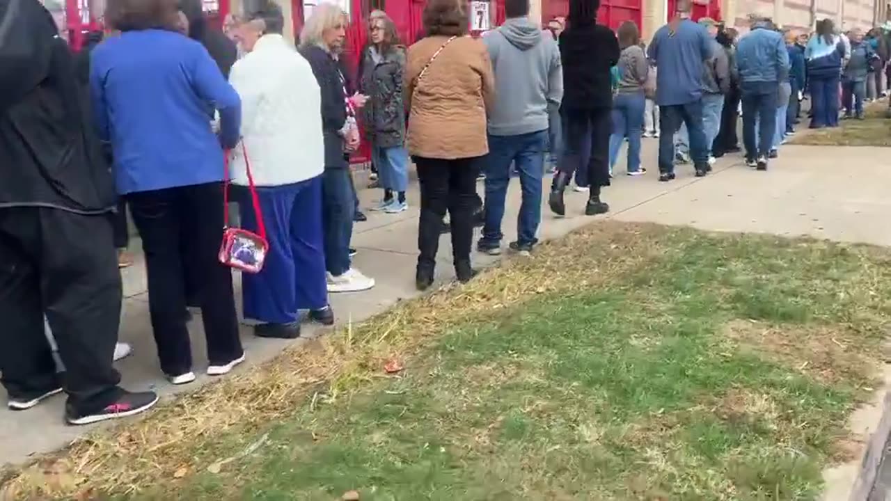 BREAKING: This is the line for Kamala Harris’ rally in Erie, Pennsylvania.