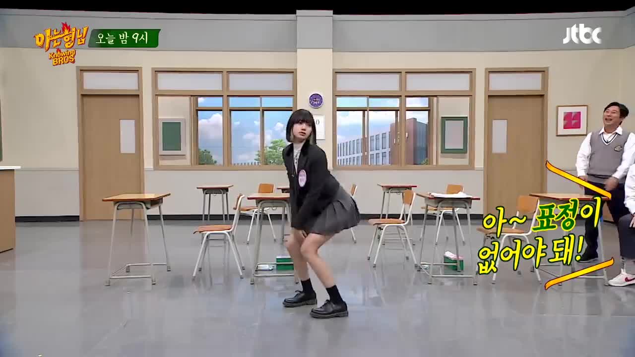 [선공개] 리사(LISA)의 ⚡️업그레이드된 태국 춤 = '게 춤'♪ (point. 무표정😶) 아는 형님(Knowing bros) 251회