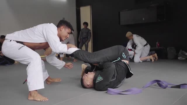 Good Vibes & Hard Rolls Meyram Trains With Rui At Dream Art São Paulo