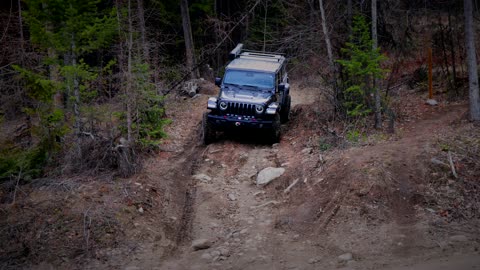 JEEP GLADIATOR 4x4 CRAWLING IN THE MOUNTAINS 🏔🪨💥