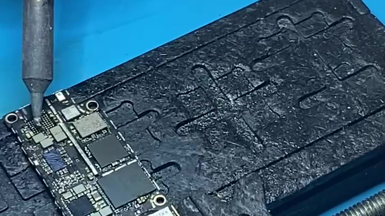 trying to fix my wife iphone xr
