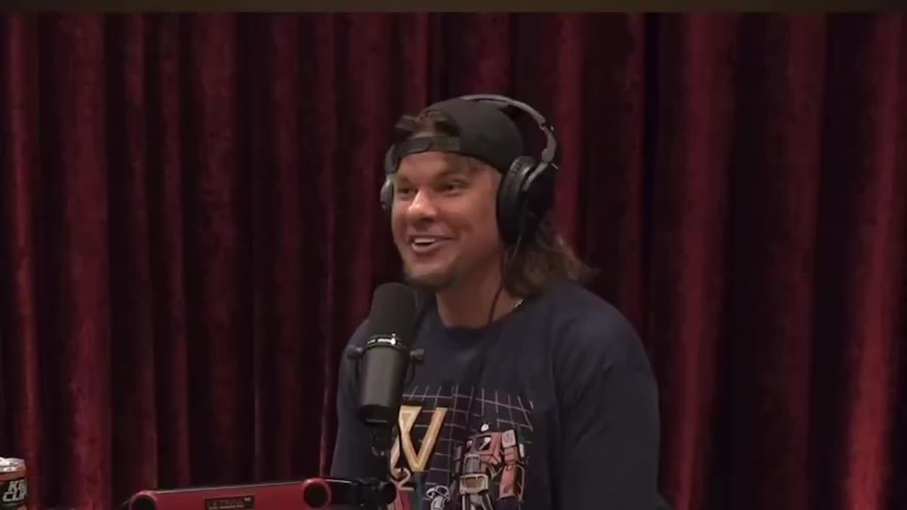 When Theo Von questions “why the ✡️ Jewish controlled media hates white people”,