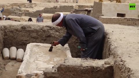 Egyptian archaeologists discover ancient tools and tombs