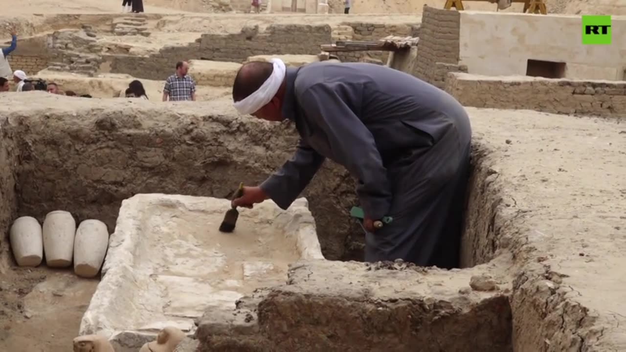 Egyptian archaeologists discover ancient tools and tombs