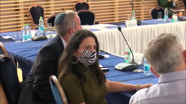 שר הבריאות הורוביץ מוקלט אומר . בעיה שלנו עם אנשים שלא מתחסנים . וההקשר