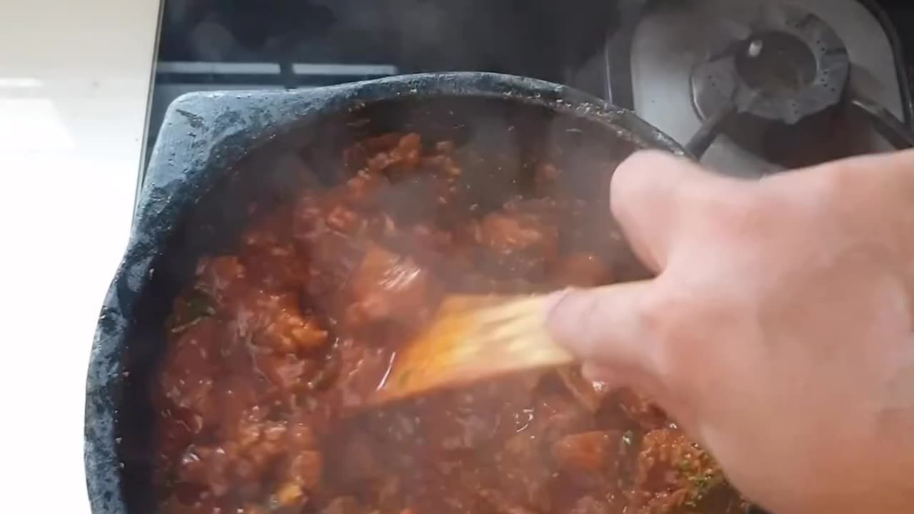 Spicy chicken curry in indian style cooking video