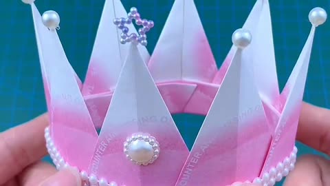 DIY Paper Crown: Easy Tutorial for a Regal Look!