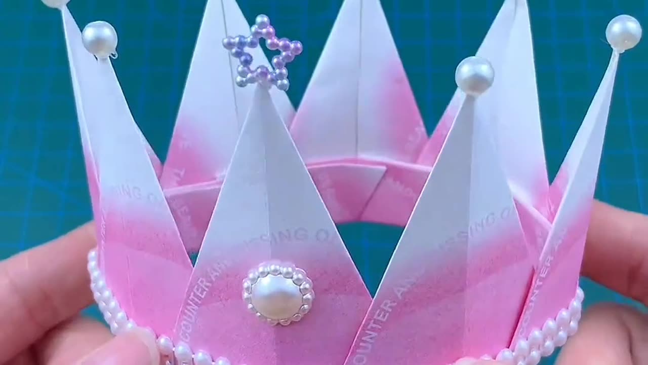 DIY Paper Crown: Easy Tutorial for a Regal Look!