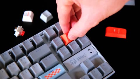 Whatgeek: The World's 1st Mechanical Keyboard Hub