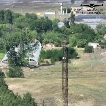 Ukrainian Kamikaze Drone Takes Out Russian Observation Tower