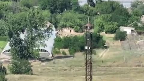 Ukrainian Kamikaze Drone Takes Out Russian Observation Tower