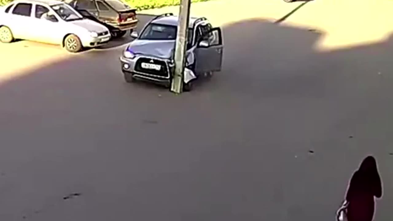 distracted driver runs straight into a pole in car park