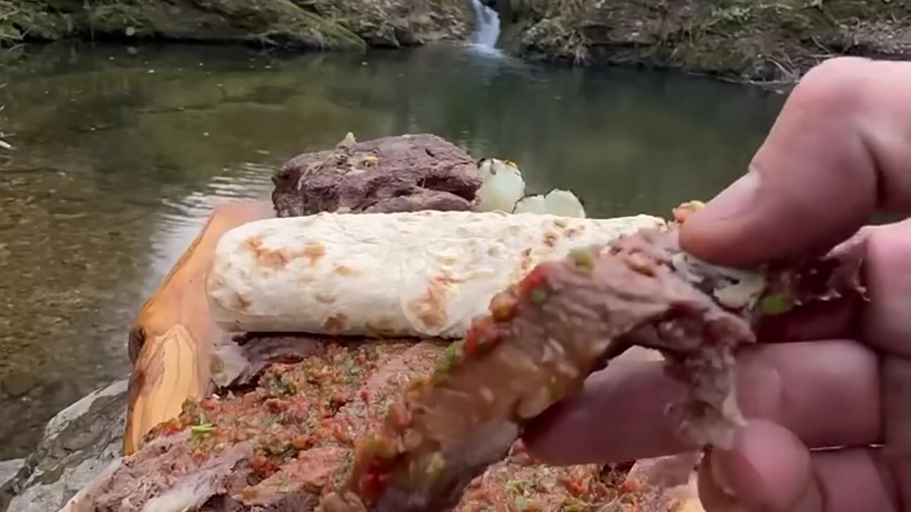 ÇAMURDA DANA KABURGA PİŞİRME Cooking beef ribs in mud🥩