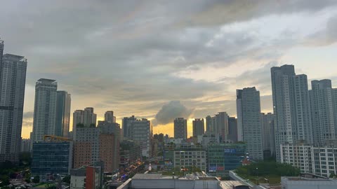 Time Lapse, Sky in a High-Rise Housing Complex on a Cloudy Day