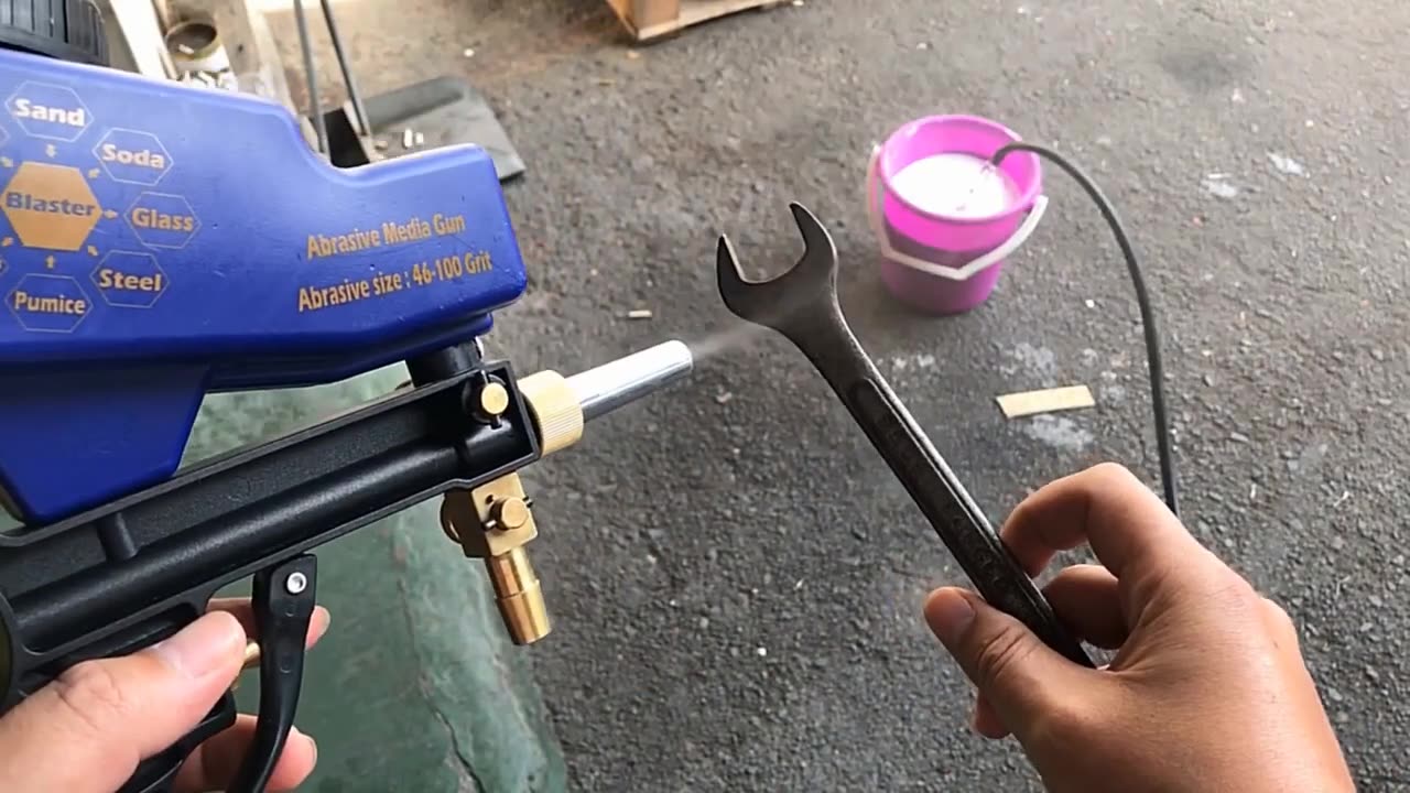 Amazing! How does LEMATEC Sandblasting Gun work to remove rust or paint easily?