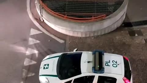 Chissà, forse hanno ricevuto l'ordine di tormentare soltanto gli italiani…