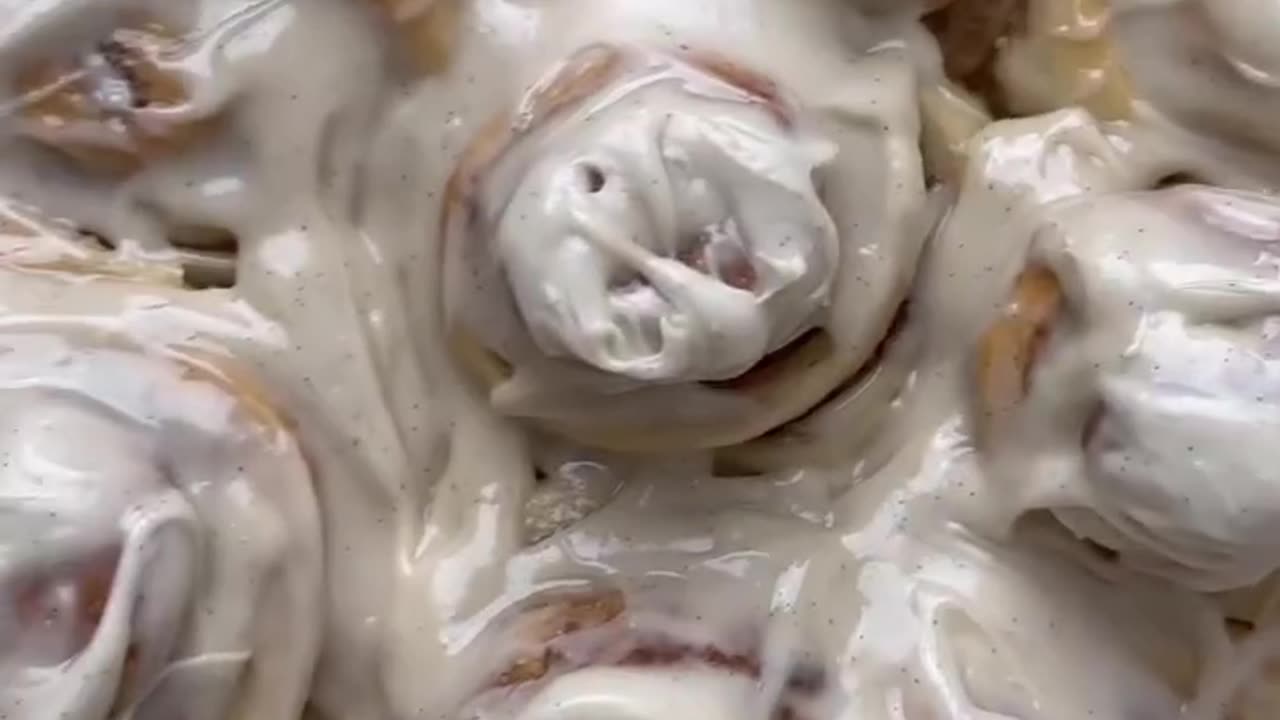 Soft & Fluffy Easy Vegan Cinnamon Rolls - RECIPE IN DESCRIPTION