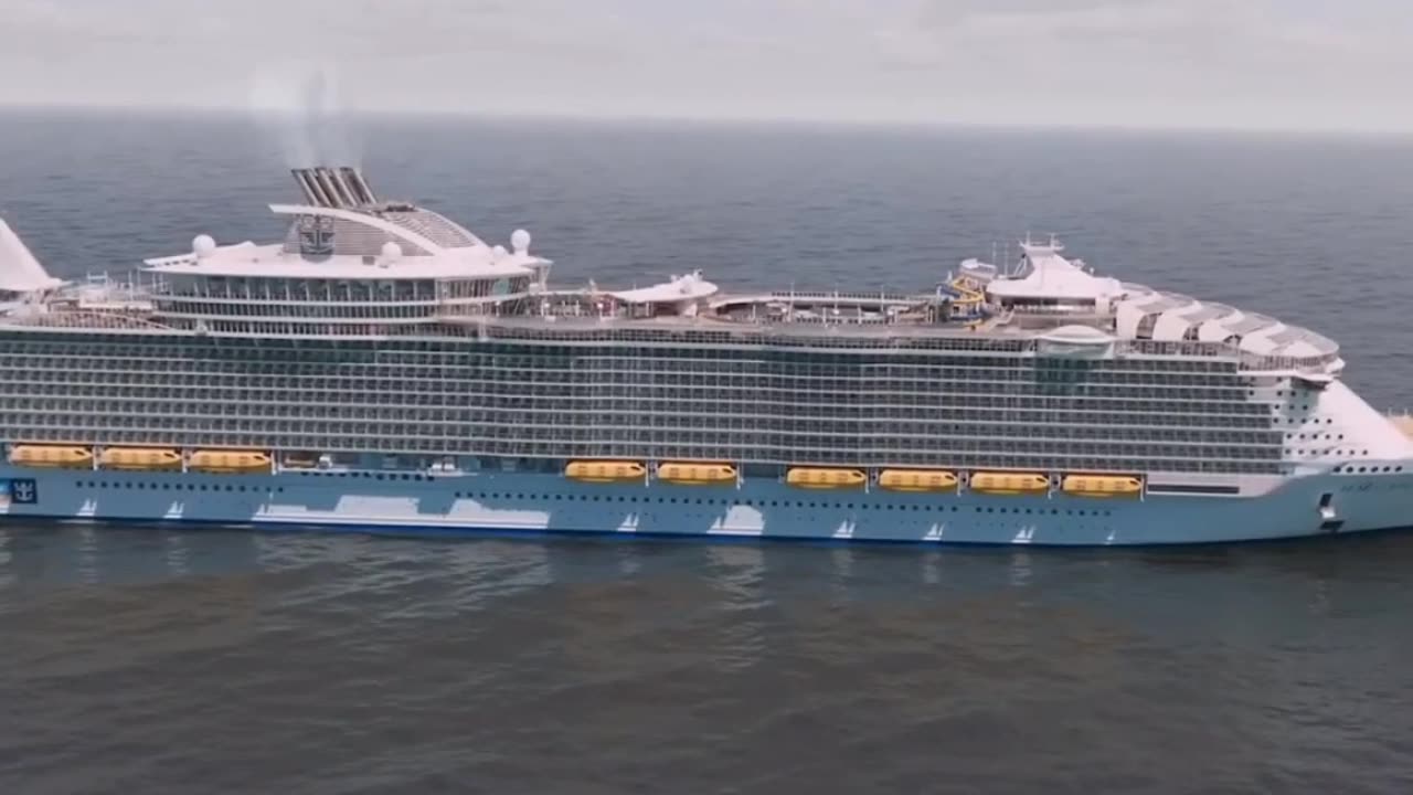 Exploring the World's Biggest Billion Dollar Boat with Tom Brady!.mp4