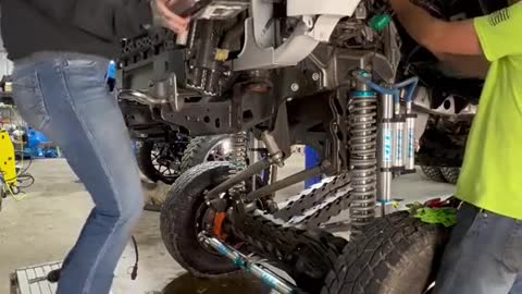 Have a good partner when repairing cars.