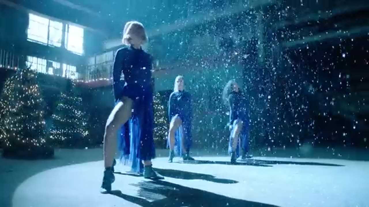 Lindsey_Stirling_-_Carol_of_the_Bells__Official_Music_Video