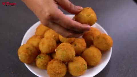 CRISPY POTATO CHEESE BALL