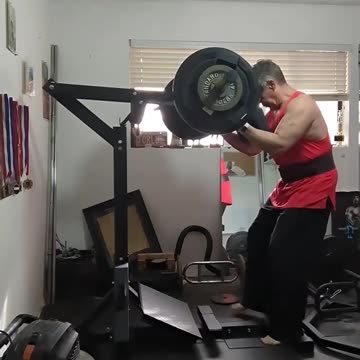 MACHINE SQUATS- 2- 145x6r🎥 WENSNDAY NOV 15th LEGS maybe Deadlifts