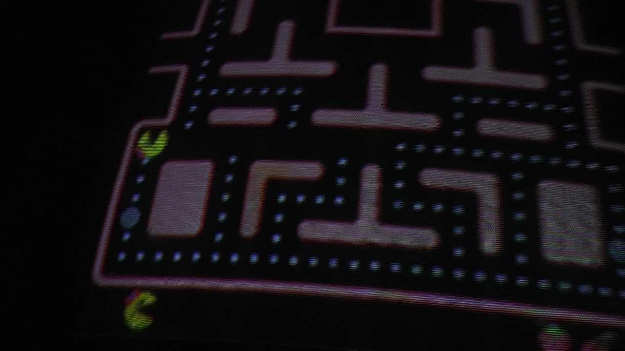 Bnkywuv plays Ms. Pacman