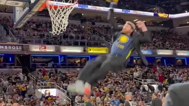 Professional Slamdunk from Pacers