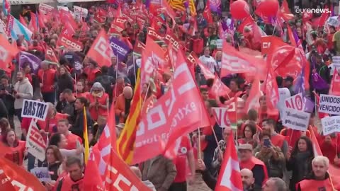 Spain: Thousands of union members march in Madrid for higher wages and better rights